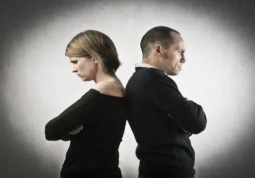 12岁男孩离婚谁抚养